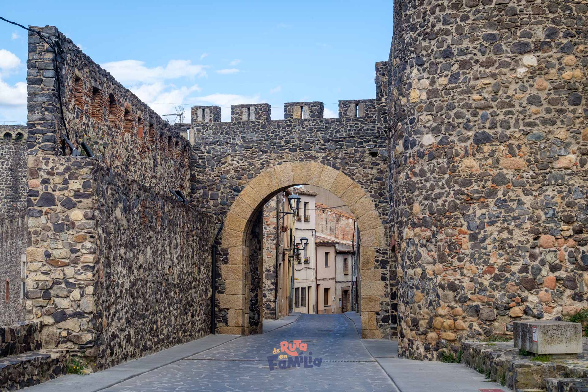 El portal de Barcelona d'Hostalric