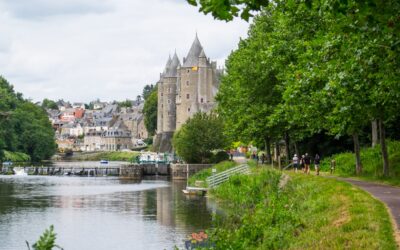 Josselin. Qué hacer en el pueblo del castillo reflejado en el río Oust
